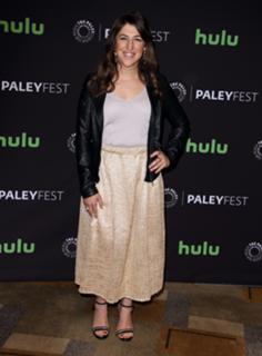Mayim Bialik feet photo thumbnail