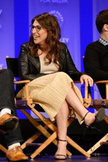 Mayim Bialik feet photo thumbnail