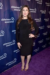 Mayim Bialik feet photo thumbnail