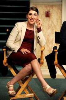 Mayim Bialik feet photo thumbnail