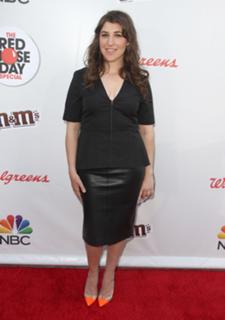 Mayim Bialik feet photo thumbnail