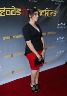 Mayim Bialik feet photo thumbnail