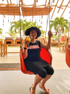 Mayim Bialik feet photo thumbnail