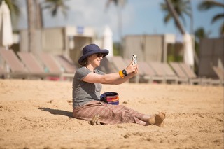 Mayim Bialik feet photo thumbnail