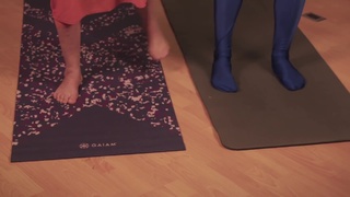 Mayim Bialik feet photo thumbnail