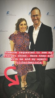 Mayim Bialik feet photo thumbnail