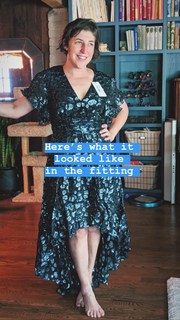 Mayim Bialik feet photo thumbnail