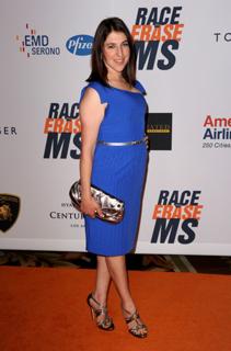 Mayim Bialik feet photo thumbnail
