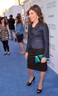 Mayim Bialik feet photo thumbnail