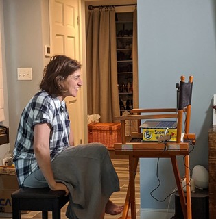 Mayim Bialik feet photo thumbnail