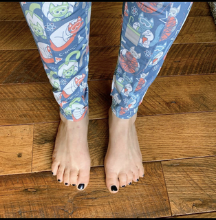 Mayim Bialik feet photo thumbnail