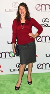 Mayim Bialik feet photo thumbnail