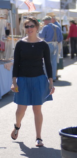 Mayim Bialik feet photo thumbnail