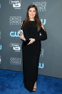 Mayim Bialik feet photo thumbnail