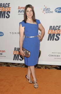 Mayim Bialik feet photo thumbnail