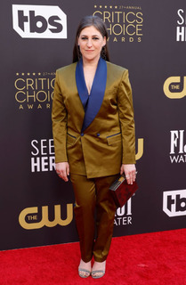 Mayim Bialik feet photo thumbnail