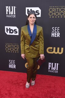 Mayim Bialik feet photo thumbnail