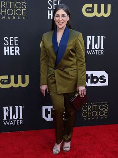 Mayim Bialik feet photo thumbnail