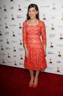 Mayim Bialik feet photo thumbnail