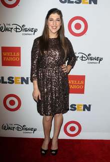 Mayim Bialik feet photo thumbnail