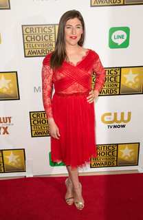Mayim Bialik feet photo thumbnail