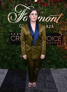 Mayim Bialik feet photo thumbnail