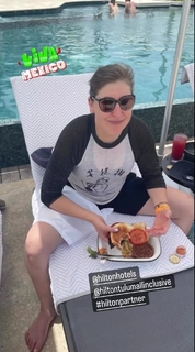 Mayim Bialik feet photo thumbnail
