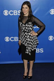 Mayim Bialik feet photo thumbnail