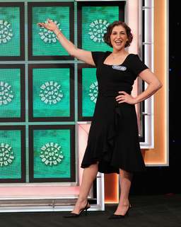 Mayim Bialik feet photo thumbnail