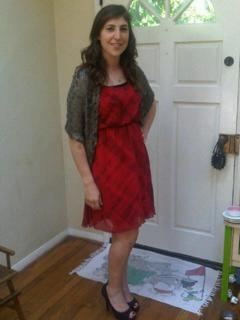 Mayim Bialik feet photo thumbnail