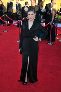 Mayim Bialik feet photo thumbnail