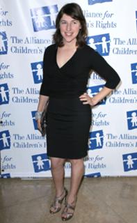 Mayim Bialik feet photo thumbnail