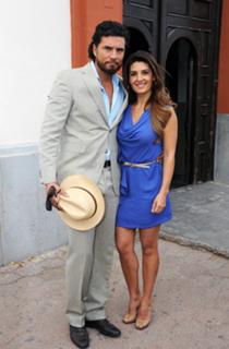 Mayrín Villanueva feet photo thumbnail