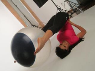 Mayrín Villanueva feet photo thumbnail