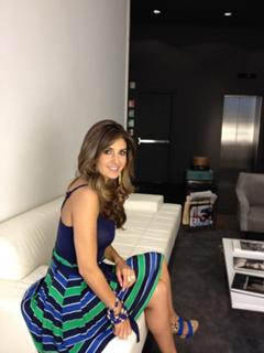 Mayrín Villanueva feet photo thumbnail