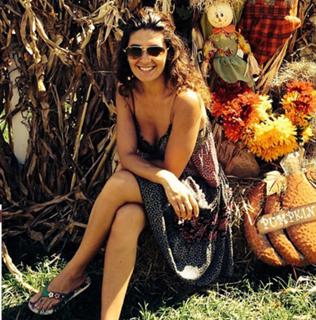 Mayrín Villanueva feet photo thumbnail