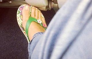 Mayrín Villanueva feet photo thumbnail