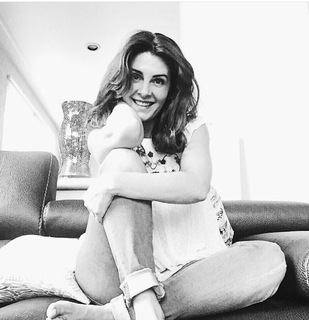 Mayrín Villanueva feet photo thumbnail