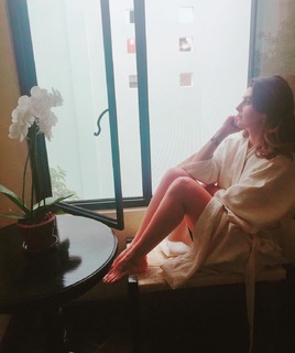 Mayrín Villanueva feet photo thumbnail