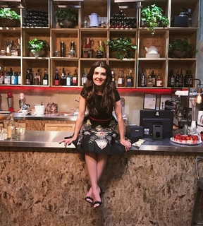 Mayrín Villanueva feet photo thumbnail