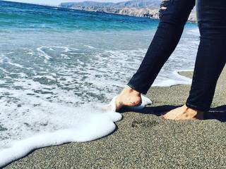 Mayrín Villanueva feet photo thumbnail