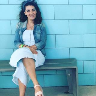 Mayrín Villanueva feet photo thumbnail