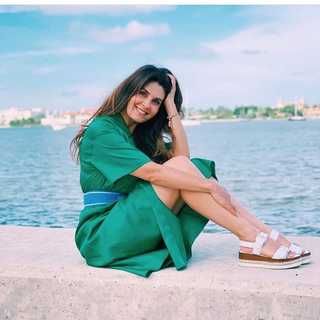 Mayrín Villanueva feet photo thumbnail