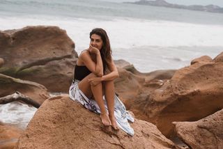 Mayrín Villanueva feet photo thumbnail