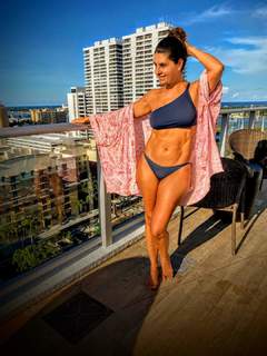 Mayrín Villanueva feet photo thumbnail