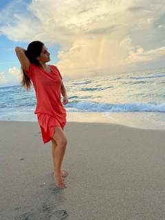 Mayrín Villanueva feet photo thumbnail