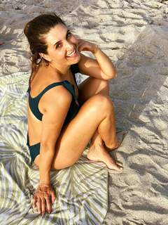 Mayrín Villanueva feet photo thumbnail