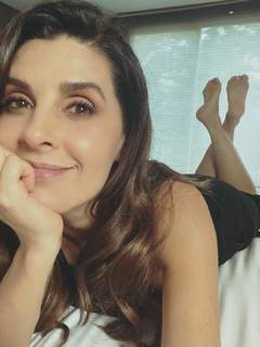 Mayrín Villanueva feet photo thumbnail