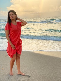 Mayrín Villanueva feet photo thumbnail