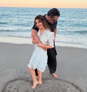 Mayrín Villanueva feet photo thumbnail